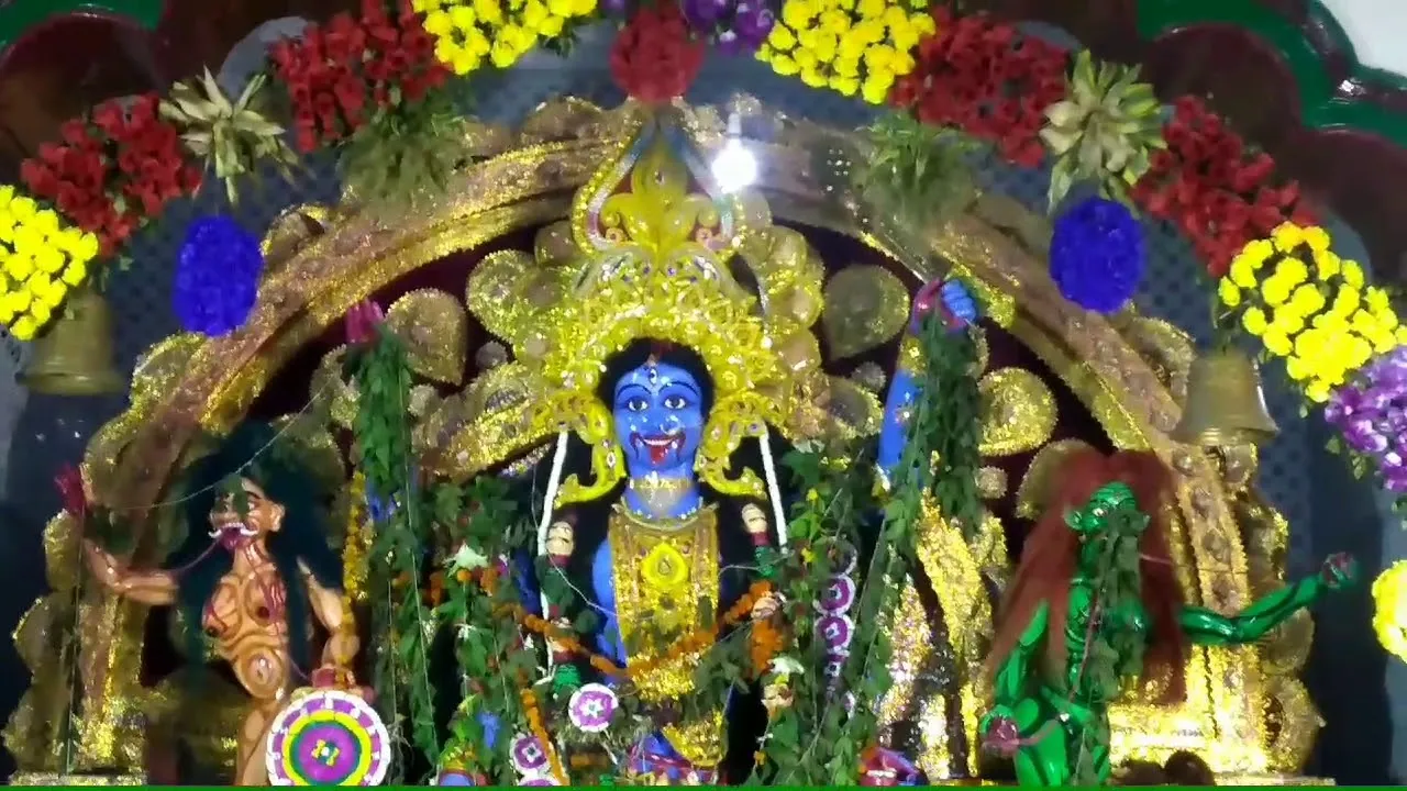  ମା’କାଳୀ ଓ ଲକ୍ଷ୍ମୀନାରାୟଣ ଭସାଣ ପାଇଁ ଚଳଚଞ୍ଚଳ ଯାଜପୁର ସହର । ପାରମ୍ପରିକ ବାଦ୍ୟ ଓ ବ୍ୟାଣ୍ଡପାର୍ଟିର ଗୀତରେ କମ୍ପୁଛି ସହର
