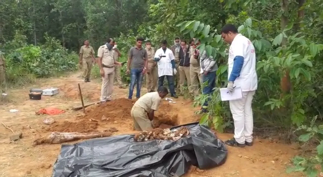 ଦେବଗଡ଼ ବାଲିରୋଇ ଗାଁରୁ ଆସିଲା ଅଭାବନୀୟ ଖବର: ଜଙ୍ଗଲ ଭିତରୁ ମିଳିଲା ଜଣେ ମହିଳା ଓ ଦୁଇ ଶିଶୁଙ୍କ ମୃତଦେହ
