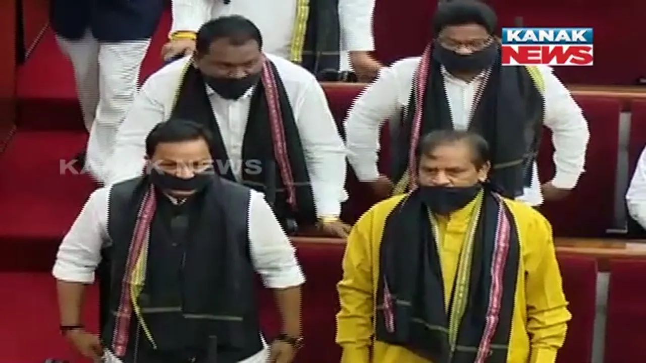  କାଲି କଳା ପଟି, ଆଜି କଳା ଗାମୁଛା । ସ୍ମିତାରାଣୀ ମୃତ୍ୟୁ ମାମଲାର ସିବିଆଇ ତଦନ୍ତ ଦାବିରେ ଅଡି ବସିଛି ବିଜେପି 