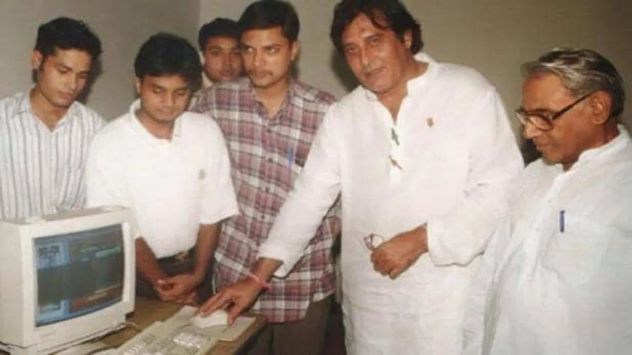  ନିର୍ବାଚନ ପ୍ରଚାରରେ ଇଣ୍ଟରନେଟ୍ ର ବ୍ୟବହାର କରୁଥିବା ପ୍ରଥମ ପ୍ରଧାନମନ୍ତ୍ରୀ ଥିଲେ ଅଟଳ ବିହାରୀ ବାଜପେୟୀ : ୧୯୯୯ ମସିହାରେ ପ୍ରଥମଥର ପାଇଁ ଅଭିନେତା ବିନୋଦ ଖାନ୍ନା ୱେବସାଇଟର କରିଥିଲେ ଉଦଘାଟନ