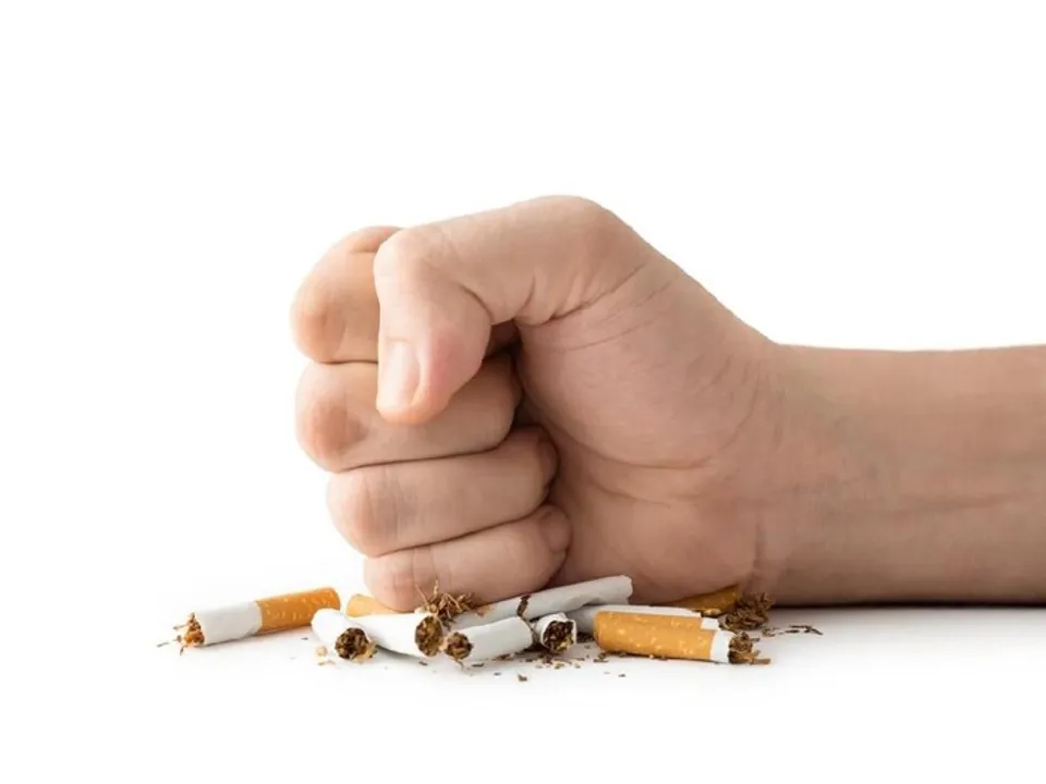  ପ୍ରଥମ ଥର ପାଇଁ ବିଶ୍ୱରେ କମ୍ ହୋଇଛି ତମ୍ବାଖୁ ସେବନକାରୀଙ୍କ ସଂଖ୍ୟା, ଧୂମପାନ ଛାଡିଛନ୍ତି ଅନେକ ପୁରୁଷ ଓ ମହିଳା ।