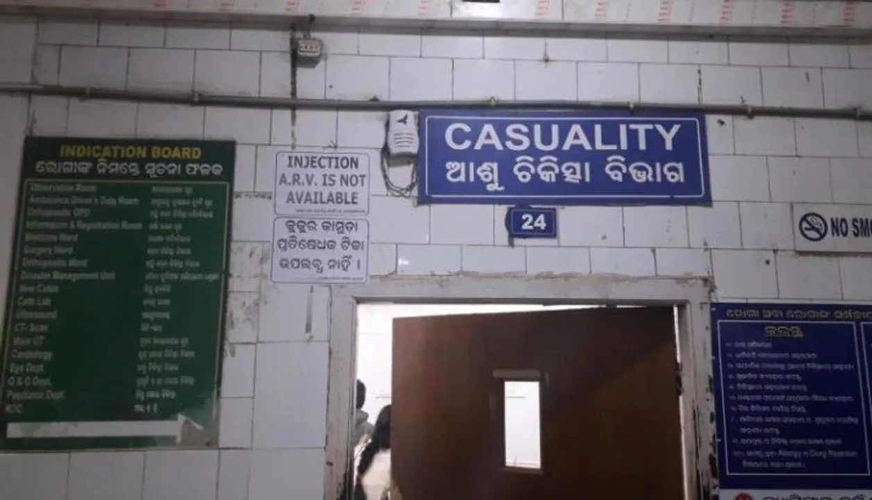  ୫-ଟି ପରେ ବି ଅବସ୍ଥା ସୁଧୁରୁନି ! କ୍ୟାପିଟାଲ ହସ୍ପିଟାଲର ଅସଲି ଚିତ୍ର, ଲୋକଙ୍କୁ ମିଳୁନାହିଁ କୁକୁର କାମୁଡା ଇଞ୍ଜେକସନ