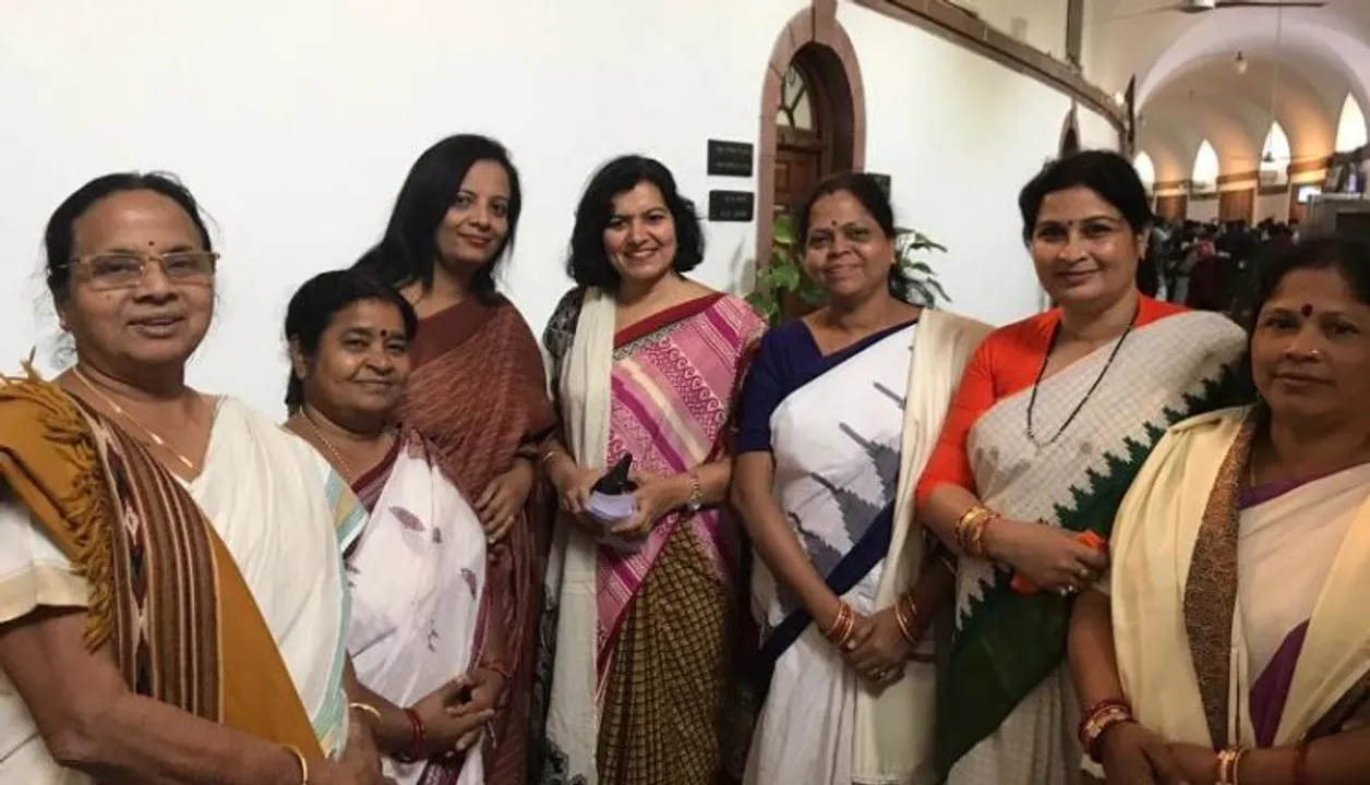  ବିଜେପି କ୍ୟାମ୍ପରେ କଂଗ୍ରେସ ନେତ୍ରୀ: ପିସିସି ବିରୋଧରେ ଯାଇ ସାଂସଦ ଅପରାଜିତାଙ୍କ ସାଙ୍ଗରେ...ସୋସିଆଲ ମିଡିଆରେ ଫଟୋକୁ ନେଇ ଚର୍ଚ୍ଚା