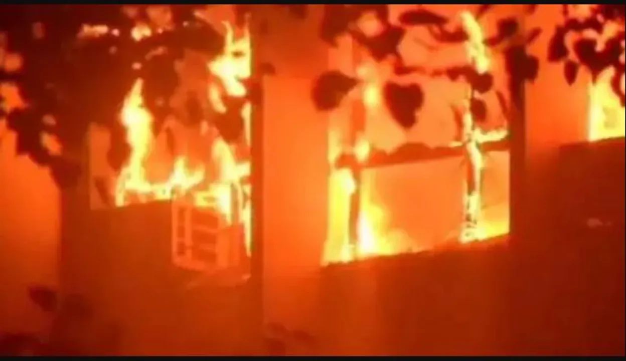  ପୁଣି ଦିଲ୍ଲୀରେ ଅଗ୍ନିକାଣ୍ଡ । ୪ ମହଲା ବିଶିଷ୍ଟ କପଡା ଗୋଦାମରେ ଲାଗିଲା ନିଆଁ , ୯ ମୃତ ।