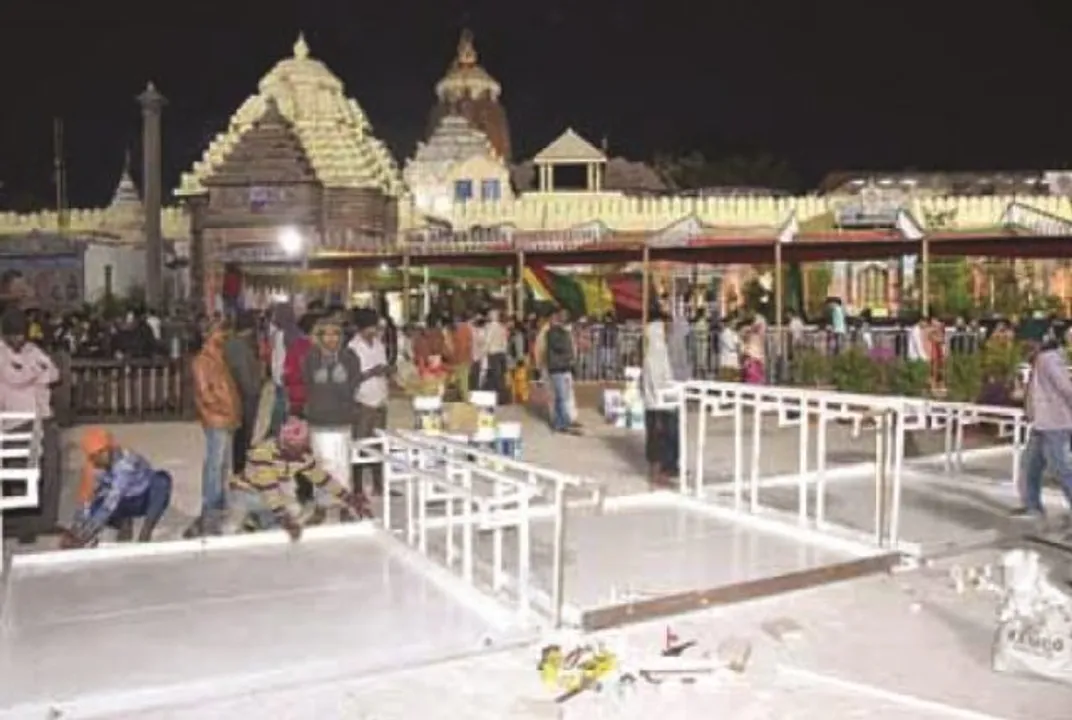  ପୁଣି ଭାଇରାଲ ହେଲା ଶ୍ରୀମନ୍ଦିର ଭିତରବେଢ଼ା ଫଟୋ: ସୋସିଆଲ୍ ମିଡିଆରେ ଘୁରି ବୁଲୁଛି ବଡଦେଉଳରେ ପତିତପାବନ ବାନା ବାନ୍ଧିବାର ଦୃଶ୍ୟ