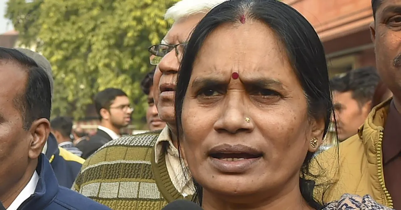  ଇନ୍ଦିରାଙ୍କ ଉପରେ ବର୍ଷିଲେ ନିର୍ଭୟାଙ୍କ ମାଆ: କହିଲେ, ମୋତେ ପରାମର୍ଶ ଦେବାକୁ ସିଏ କିଏ? କେବେ ତ ମୋ ହାଲଚାଲ୍ ପଚାରି ନାହାନ୍ତି, ଏମିତି କହିବାକୁ ସାହସ ହେଉଛି କେମିତି