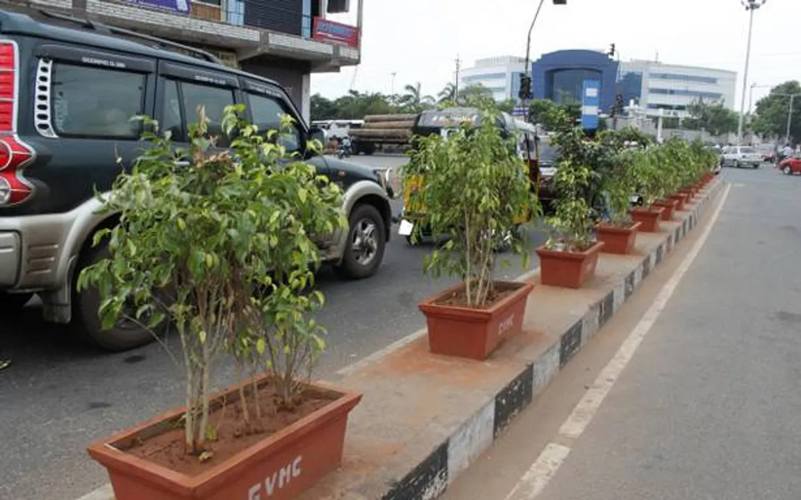 ଜୟଦେବବିହାର-ନନ୍ଦନକାନନ ରାସ୍ତାରେ ଦୁର୍ଘଟଣା କମାଇବାକୁ ପ୍ରୟାସ : ଡିଭାଇଡରରେ ଲାଗିବ ଫୁଲଗଛ