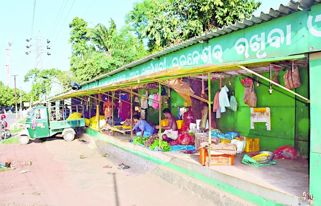 କେମିତି ସ୍ମାର୍ଟ ହେବ ଆମ ରାଜଧାନୀ ? ଭେଣ୍ଡିଂ ଜୋନ୍ ସ୍ୱପ୍ନ ଅଧୁରା...୨୦୧୭ ପରଠୁ ବସିନି କମିଟି ବୈଠକ, କେବଳ ୭ଟିର ବ୍ୟବସାୟୀଙ୍କୁ ମିଳିଛି ପରିଚୟପତ୍ର: ଏବେବି ରେକର୍ଡ ବାହାରେ ୯ ଜୋନ