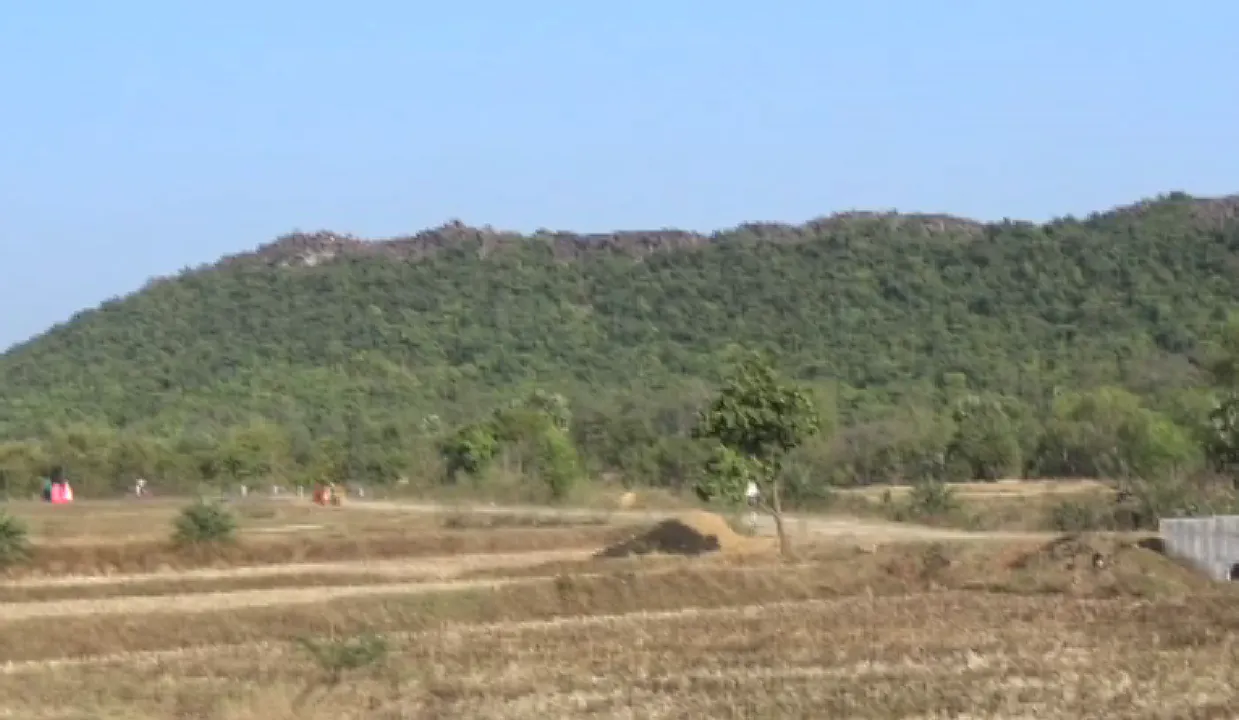  ସୌନ୍ଦର୍ଯ୍ୟର ଗନ୍ତାଘର କୁମ୍ଭୀରା ହୁଡି । କିମ୍ବଦନ୍ତୀ କୁହେ, ଏଠାରେ ପଥରକୁ ପଥର ପିଟି ହୋଇ ମନ୍ଦିରର ଘଣ୍ଟି ବାଜିବା ଭଳି ଶବ୍ଦ ହୁଏ?