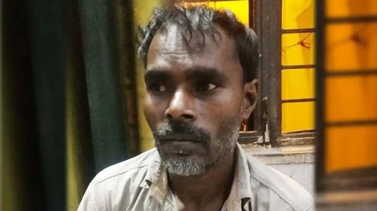  ସନ୍ଧ୍ୟା ୫ଟାରୁ ୧୫ରୁ ୨୦ ଶିଶୁଙ୍କୁ ବନ୍ଧକ ରଖିଛି ଯୁବକ, ଉଦ୍ଧାର କରିବାକୁ ଯାଉଥିବା ପୋଲିସଙ୍କ ଉପରକୁ ଫିଙ୍ଗୁଛି ଗ୍ରେନେଡ । ଅପରେସନ ପାଇଁ ଘଟଣାସ୍ଥଳରେ ପହଞ୍ଚିଲେ କମାଣ୍ଡୋ ।