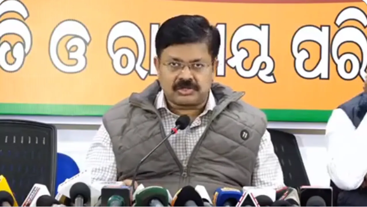  ପକ୍କାଘର ବଂଟନ ନେଇ ସରକାରଙ୍କୁ ଟାର୍ଗେଟ କଲା ବିଜେପି । କହିଲା ପ୍ରଧାନମନ୍ତ୍ରୀ ଆବାସକୁ ନେଇ ମିଛ କହୁଛନ୍ତି ସରକାର,ରାଜନୈତିକ ସ୍ୱାର୍ଥ ହାସଲ ପାଇଁ ବନ୍ଦ କରନ୍ତୁ ଚଞ୍ଚକତା