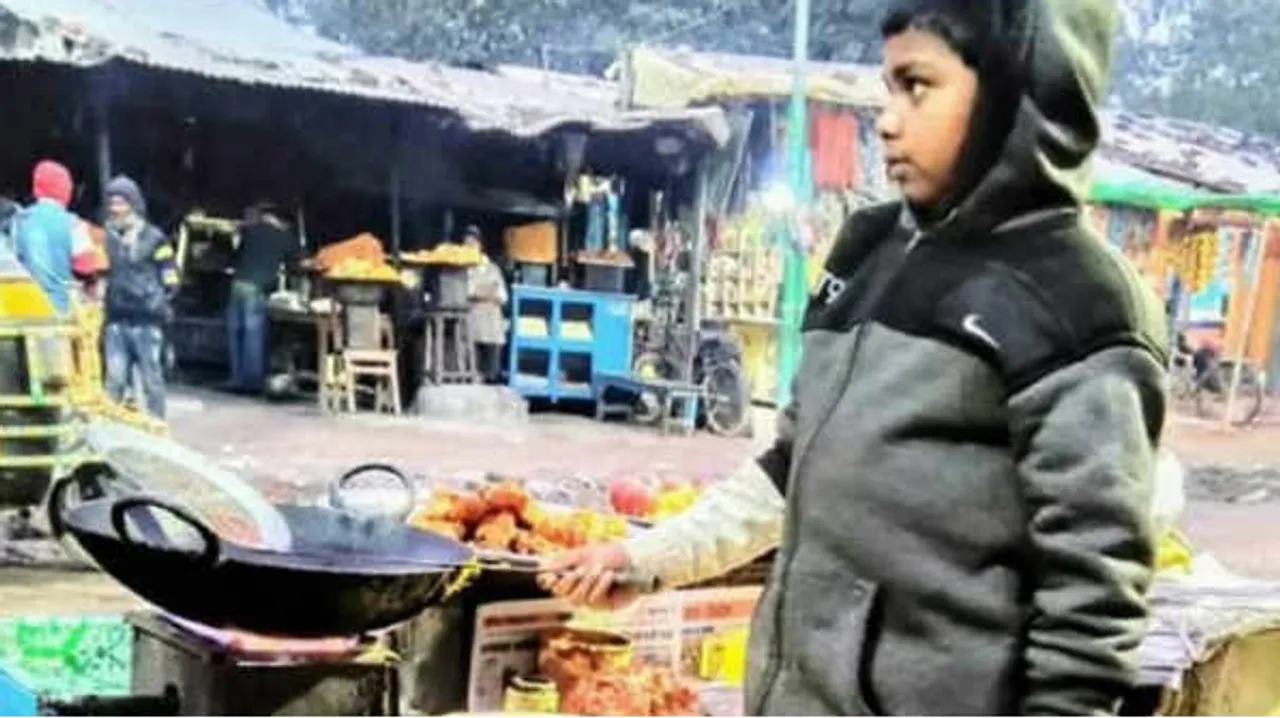  ଫେସବୁକ୍ ବଦଳାଇଦେଲା ଭାଗ୍ୟ : ବାପାଙ୍କ ମୃତ୍ୟୁ ପରେ ପରିବାର ପାଳିବା ପାଇଁ ଜଳଖିଆ ଦୋକାନ ଖୋଲିଥିଲେ ୧୦ ବର୍ଷର ବାଳକ, ସୋସିଆଲ୍ ମିଡ଼ିଆରେ ଖବର ପ୍ରଘଟ ପରେ ସୁନୀଲଙ୍କ ପାଇଁ ବଢ଼ିଲା ସହାୟତାର ହାତ