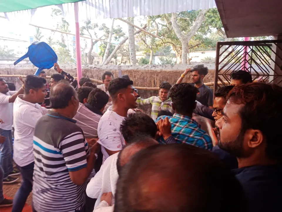  ପୁରୀ କଂଗ୍ରେସ ଭବନରେ ଦୁଇ ଗୋଷ୍ଠୀ ମଧ୍ୟରେ ତୁମୁଳ କାଣ୍ଡ: ଓଡିଶା ପ୍ରଭାରୀ ଜୀତନ୍ଦ୍ରେ ସିଂ ଓ ପିସିସି ସଭାପତିଙ୍କ ଉପସ୍ଥିତିରେ ହାତାହାତି ହେଲେ କଂଗ୍ରେସ କର୍ମୀ; ୩ ଆହତ, ଜଣେ ଗୁରୁତର