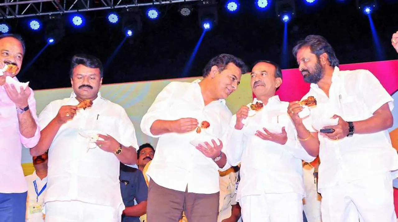  ମଞ୍ଚରେ ମନ୍ତ୍ରୀ ଖାଇଲେ ମାଂସ : ଲୋକଙ୍କୁ ଗୁଜବରୁ ଦୂରେଇ ରହିବା ପାଇଁ ମଞ୍ଚରେ ମନ୍ତ୍ରୀ ଖାଇଲେ ଚିକେନ୍ ।