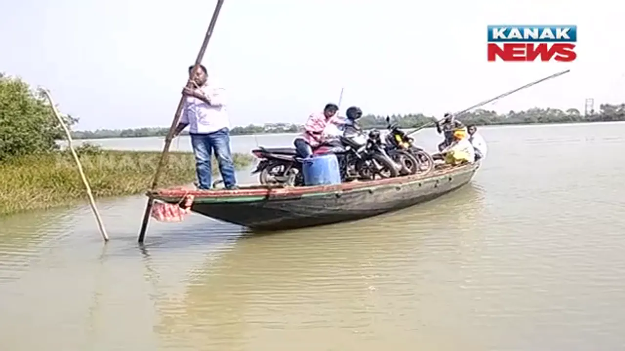  ବ୍ରାହ୍ମଣୀ ନଦୀରେ ଲୋକଙ୍କ ବିପଦପୂର୍ଣ୍ଣ ଯାତ୍ରା : ବିନା ଲାଇଫ ଜ୍ୟାକେଟରେ ଜୀବନକୁ ବାଜି ଲଗାଇ ହୁଲି ଡଙ୍ଗାରେ ନଈ ପାର ହେଉଛନ୍ତି ଲୋକେ, ଅଭିଯୋଗ କଲେ ବି ଶୁଣୁନି ପ୍ରଶାସନ