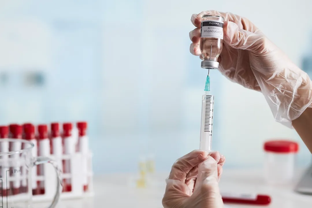  The doctor prepares the syringe with the cure for vaccination. 