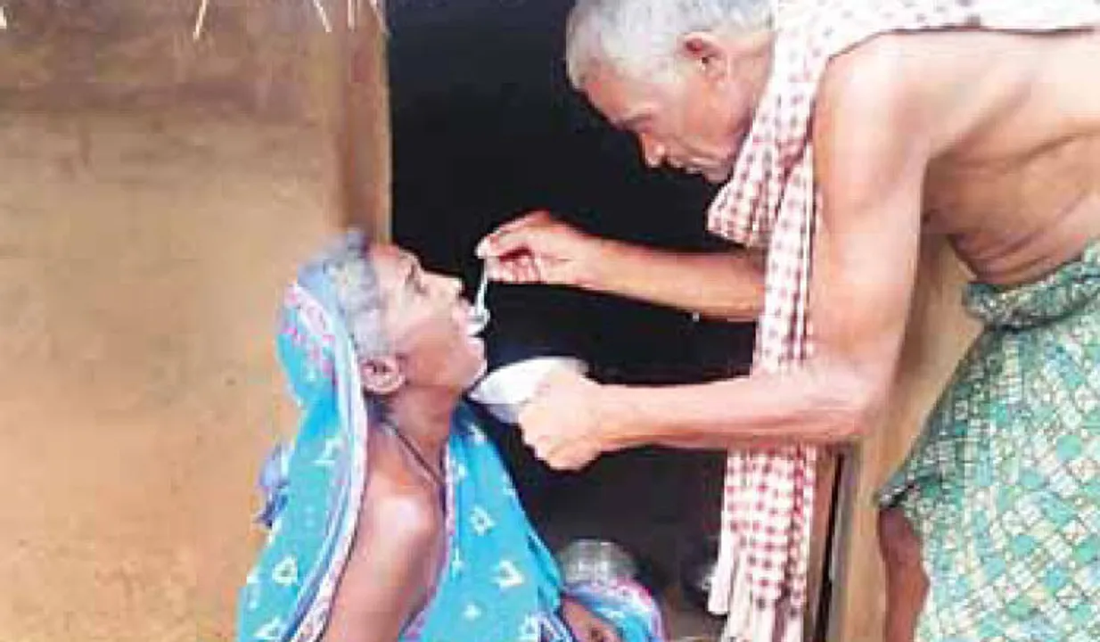  ସେବା ପାଖରେ ହାର୍‌ ମାନିଲା କରୋନା : ପତ୍ନୀ ପଜିଟିଭ୍‌ ହୋଇ ବି ପାଖ ଛାଡ଼ିଲେନି ବୃଦ୍ଧ, ନିଃସ୍ୱାର୍ଥପର ସେବା ଓ ତ୍ୟାଗ ପାଖେ ମଥା ନୁଆଁଇଲା ମହାମାରୀ