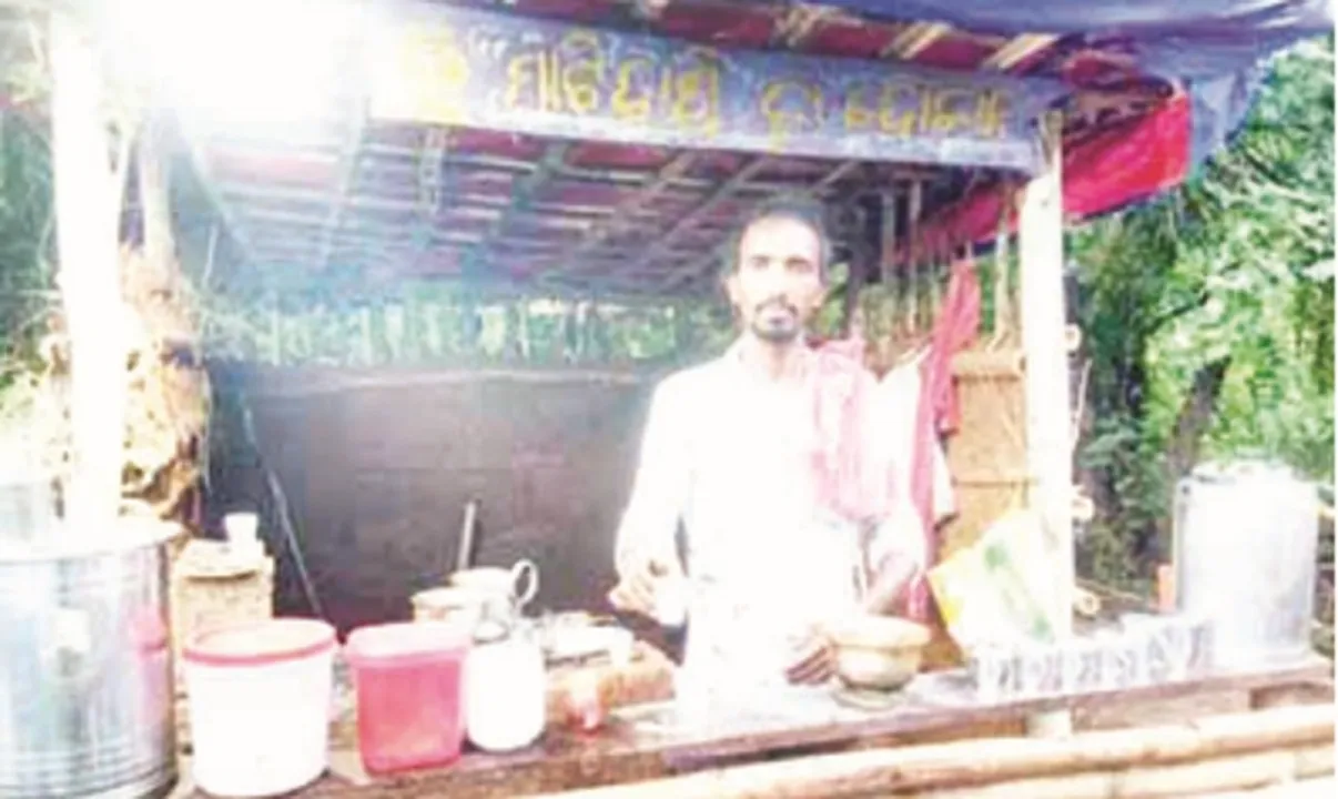  କରୋନା ଛଡ଼ାଇନେଲା ଜୀବିକା : କୋରିଓଗ୍ରାଫର୍ ସାଉଲିଙ୍ଗ୍ ଆଜି ଚା’ ଦୋକାନୀ; ଖାଲି ଓଲିଉଡ଼୍ ନୁହେଁ ବଲିଉଡ଼୍ ଫିଲ୍ମରେ ବି କୋରିଓଗ୍ରାଫି କରିଛନ୍ତି ସାଉଲିଙ୍ଗ୍