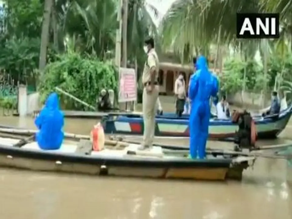  ଆମ୍ବୁଲାନ୍ସରେ ନୁହେଁ ଡଙ୍ଗାରେ ଆସିଲେ କରୋନା ଆକ୍ରାନ୍ତ: ଲଗାଣ ବର୍ଷା ଯୋଗୁଁ ରାସ୍ତା ଉପରେ ପାଣିଚାଲୁଥିବାରୁ ଆସିପାରିଲାନି ଆମ୍ବୁଲାନ୍ସ
