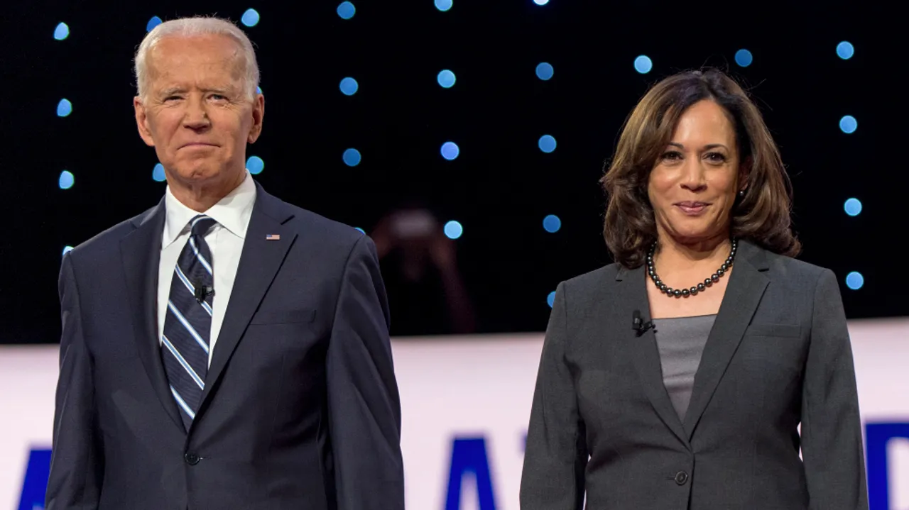  July 31, 2019 - Detroit, Michigan, U.S. -   JOE BIDEN and KAMALA HARRIS pose for the photo spray during a commercial break at the second of two Democratic Debates in Detroit hosted by CNN and sanctioned by the DNC.(Credit Image: © Brian Cahn/ZUMA Wire) 