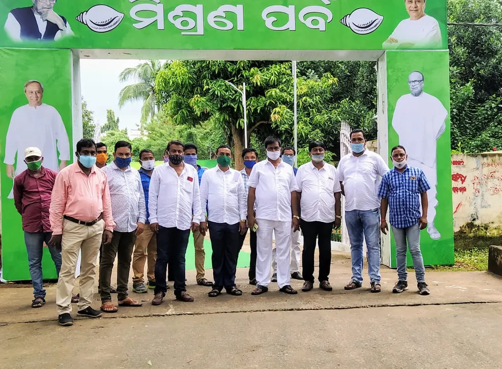  ତିର୍ତ୍ତୋଲ ଉପନିର୍ବାଚନ ପୂର୍ବରୁ କଂଗ୍ରେସକୁ ଝଟକା । କଂଗ୍ରେସ ଛାଡି ବିଜେଡିରେ ଯୋଗ ଦେଲେ ପୂର୍ବତନ ପିସିସି ସମ୍ପାଦକ ଓ ଶତାଧିକ କର୍ମୀ ।