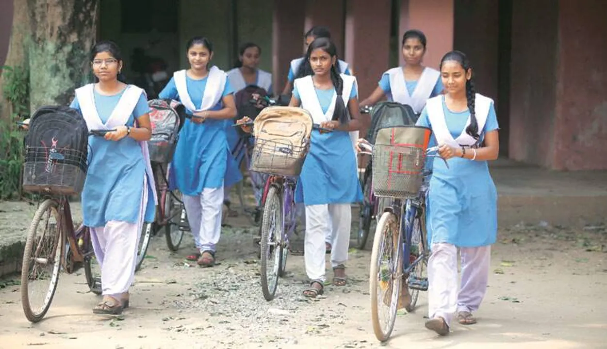  ନଭେମ୍ବରରେ ‌ଖୋଲିପାରେ ସ୍କୁଲ୍‌ : ଦଶମ ଓ ଦ୍ୱାଦଶ ଶ୍ରେଣୀ କ୍ଲାସ୍‌ ହେବା ସମ୍ଭାବନା; ଅକ୍ଟୋବର ଶେଷ ସପ୍ତାହରେ ନିଷ୍ପତ୍ତି