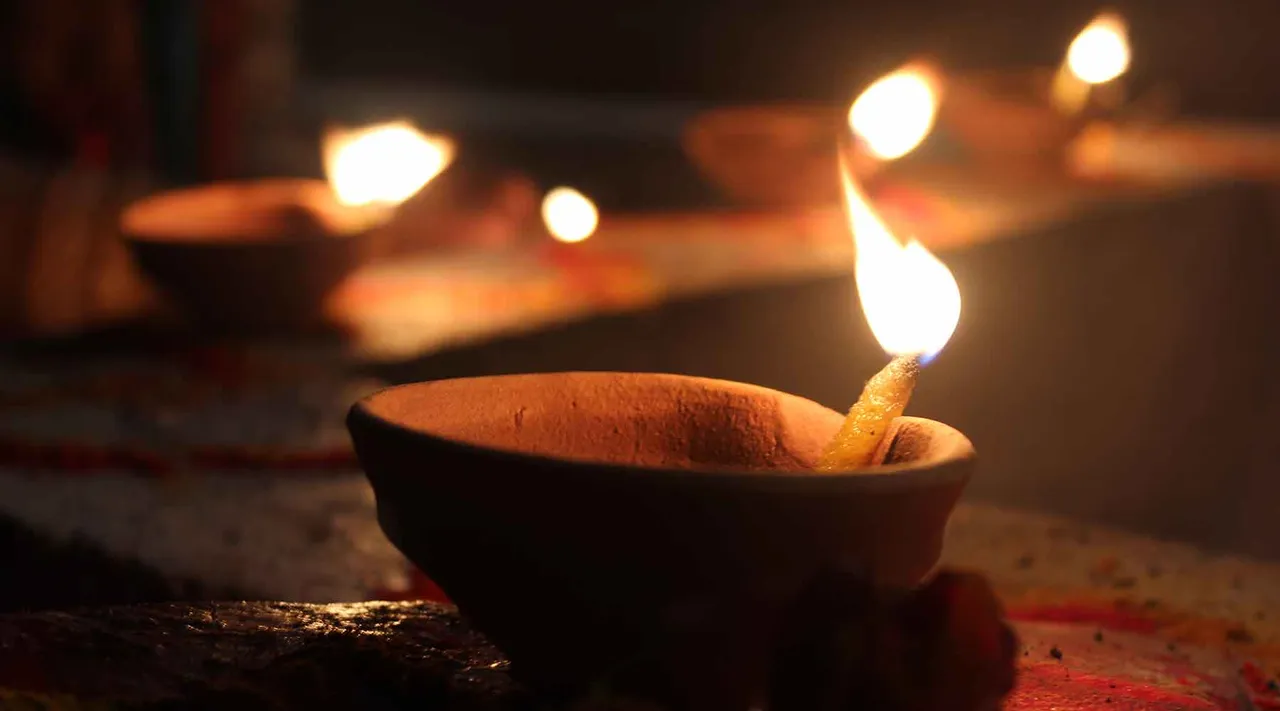  ଦୀପାବଳିରେ ଅଘଟଣ : ଦୀପ ନିଆଁରେ ରାଉରକେଲାରେ ଜଳିଗଲା ଘର । ଜଣେ ଗୁରୁତର, ବର୍ତ୍ତିଗଲା ୫ ମାସର ଶିଶୁ 