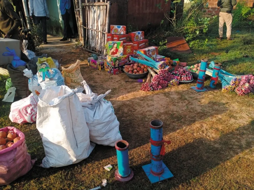  ବାଣ ବଜାର ଉପରେ କରୋନା ମାଡ : ଦୀପାବଳିରେ ଫୁଟିବନି ଫୋଟକା; ହାତବାନ୍ଧି ବସିଛନ୍ତି ବାଣ କାରିଗର