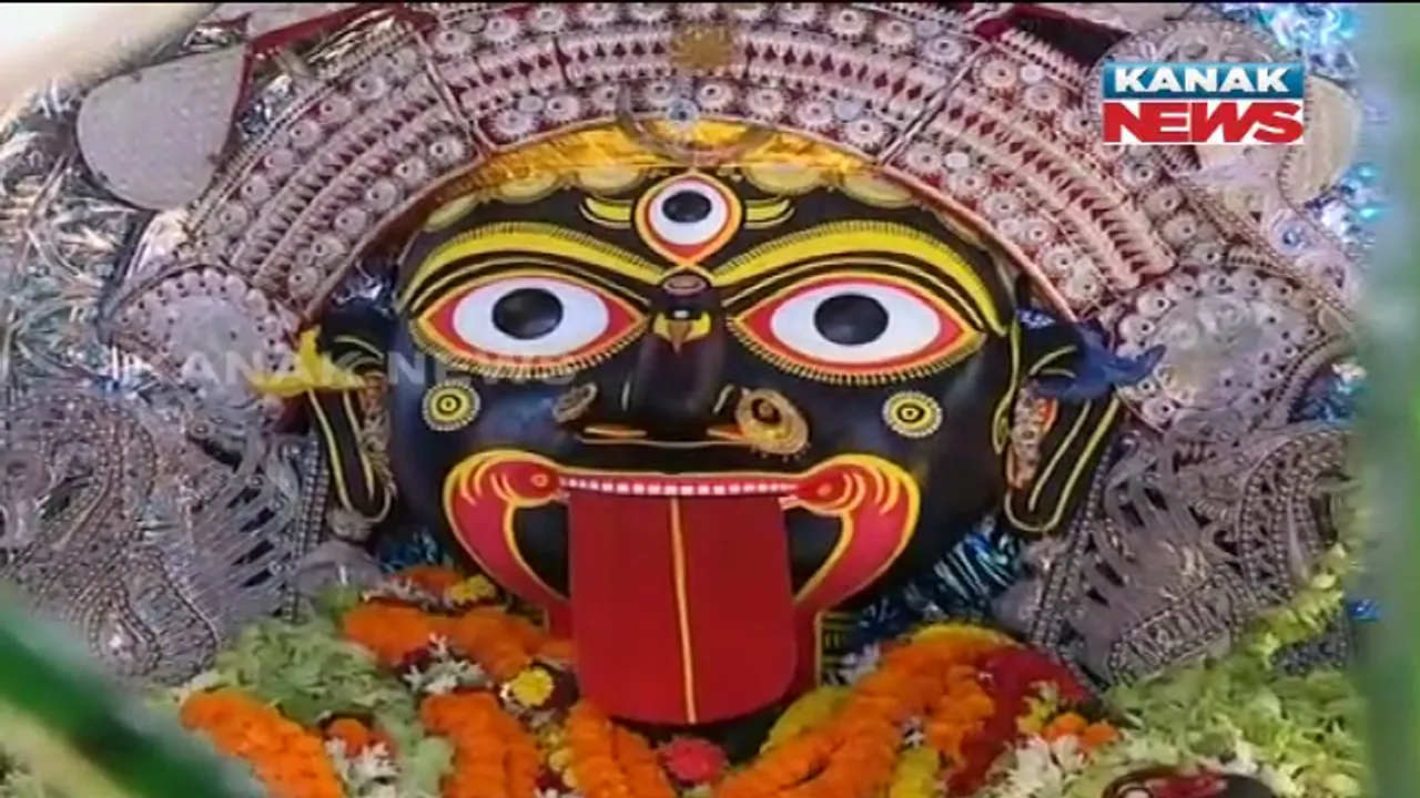  ବୀରଗୋବିନ୍ଦପୁରରେ ଚାଲିଛି ପ୍ରସିଦ୍ଧ ମା’ ଦକ୍ଷିଣକାଳୀଙ୍କ ପୂଜା: ଆଜି ରାଜରାଜେଶ୍ୱରୀ ବେଶ; କରୋନା କଟକଣା ଯୋଗୁଁ ଭକ୍ତଙ୍କୁ ଦର୍ଶନ ମନା