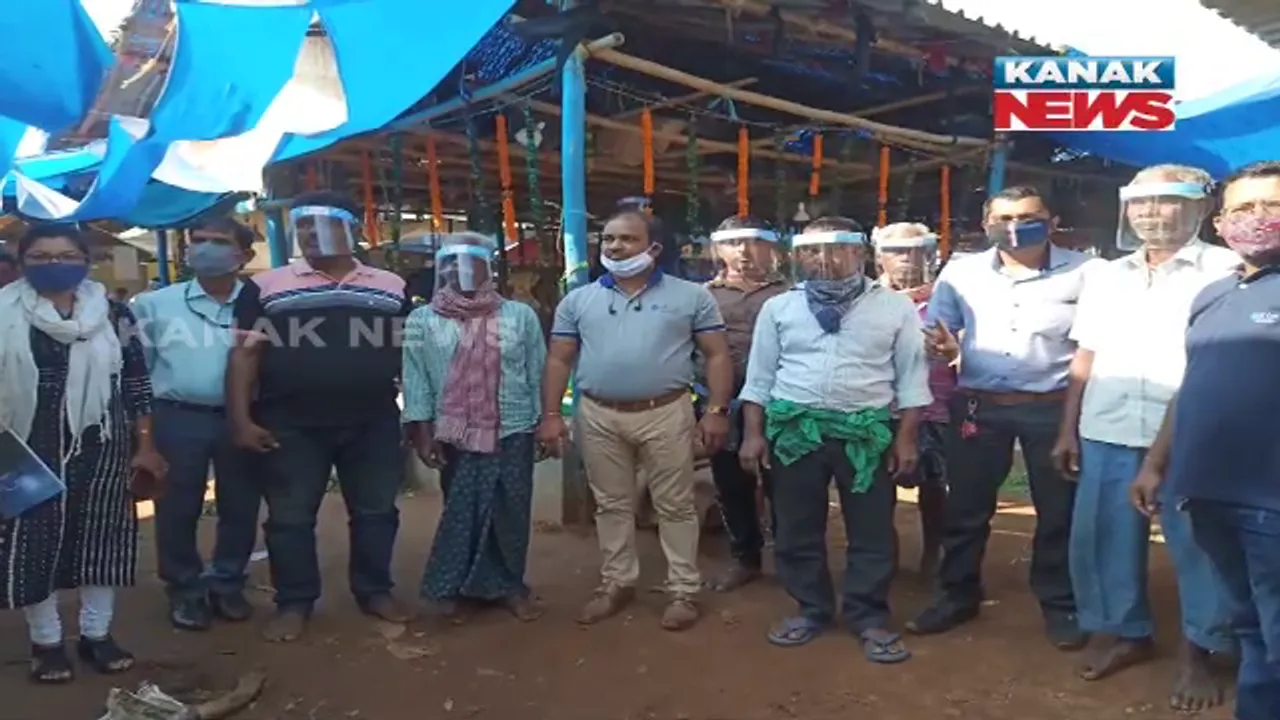  ବ୍ୟବସାୟୀଙ୍କୁ ଫେସ ସଲ୍ଡ ବଂଟନ । କରୋନା ଭିତରେ ଏସବିଆଇ ଲାଇଫର ସାମାଜିକ ଦାୟିତ୍ୱବୋଧ ଜାରି । ଭୁବନେଶ୍ୱର ଡି-ବ୍ରାଂଚ ପକ୍ଷର ବ୍ୟବସାୟଙ୍କୁ ଫେସ୍ ସଲ୍ଡ ବଂଟନ ।