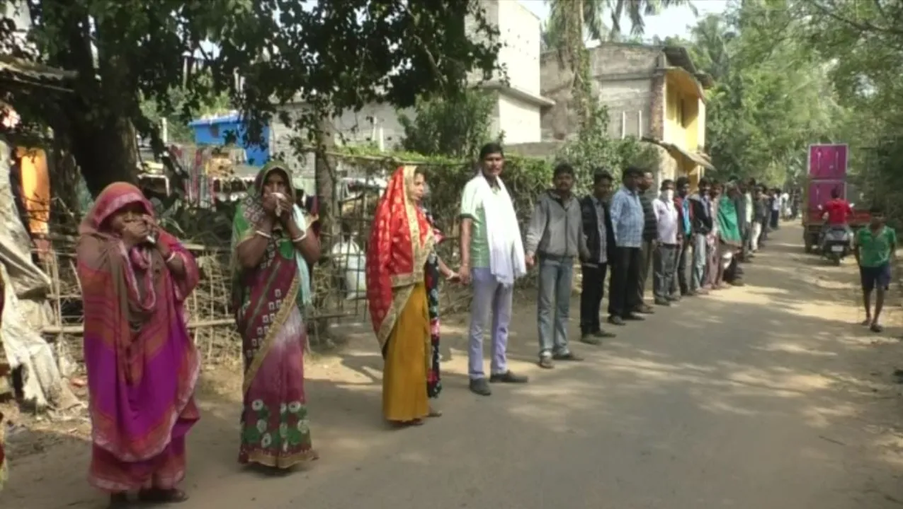  ରାସ୍ତା ଉପରେ ମାନବ ଶୃଂଖଳ: ହଳଦିଆ ପେଟ୍ରୋକେମିକାଲ ଇଂଟିଗ୍ରେଟେଡ୍ ରିଫାଇନାରୀ ପ୍ଲାଂଟ ଓ ସୁବର୍ଣ୍ଣରେଖା ବନ୍ଦର ପ୍ରକଳ୍ପକୁ ଜୋରଦାର ବିରୋଧ