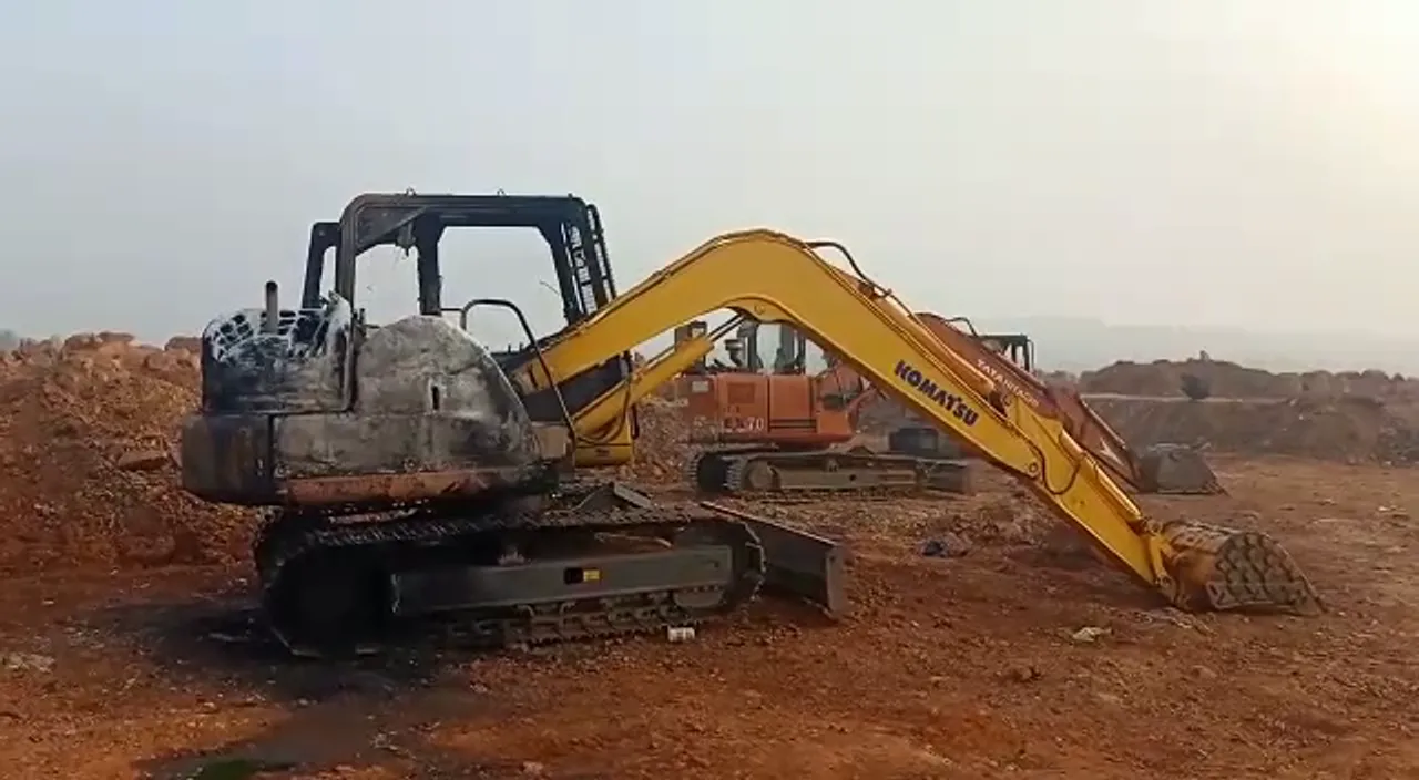  ୬ଟି ପ୍ରୋକଲିନ୍ ମେସିନକୁ ଜାଳିଦେଲେ ଦୁର୍ବୃତ୍ତ । ବିସ୍ଥାପିତଙ୍କ ପାଇଁ ତିଆରି ହେଉଥିବା ଟାଉନସିପ୍ ସ୍ଥଳରେ ଅଗ୍ନିକାଣ୍ଡ । ନିଆଁ ଲାଗିବାର କାରଣ ଅସ୍ପଷ୍ଟ ।