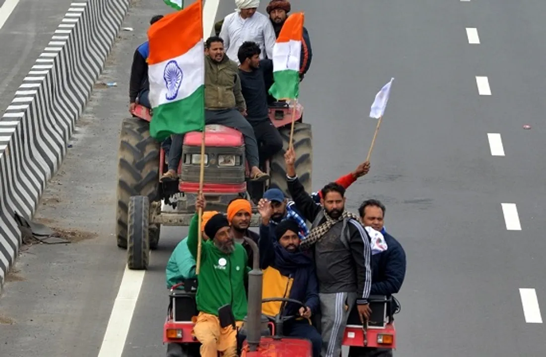  New Delhi: A day ahead of the next round of talks with the Union government, thousands of farmers organised a 'tractor march', describing the event as a "rehearsal" for a similar roadshow proposed on January 26 to oppose the three new central farm laws; at Ghazipur Border on Jan 7, 2021. (Photo: Bidesh Manna/IANS) 