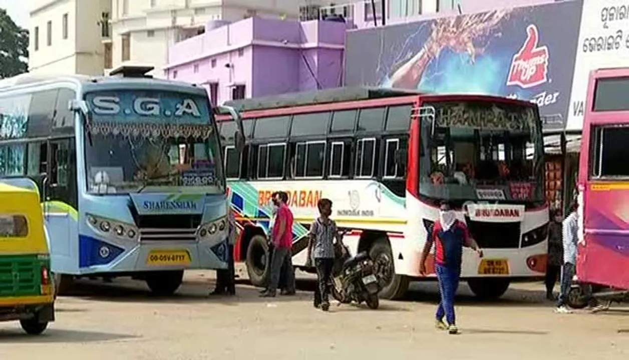  ରାଜ୍ୟରେ ତୈଳ ଦର ବୃଦ୍ଧି ସହ ବଢିଲା ବସ୍ ଭଡା । ଜାଣନ୍ତୁ, କେଉଁ ବସର ହେଲା କେତେ ଟଙ୍କା ଭଡା ?