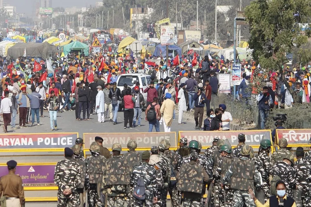  New Delhi: Farmers from Punjab and Haryana march to Delhi during their protest against Farm Laws 2020 amid high security, at Sindu Border in New Delhi on Nov 27, 2020. The Delhi Police put up roadblocks at the interstate border to stop farmers from entering the national capital to hold their protest against the three central agricultural laws. A large number of security personnel, including those from the central armed police forces, were deployed on the Delhi-Gurugram border. (Photo: IANS) 