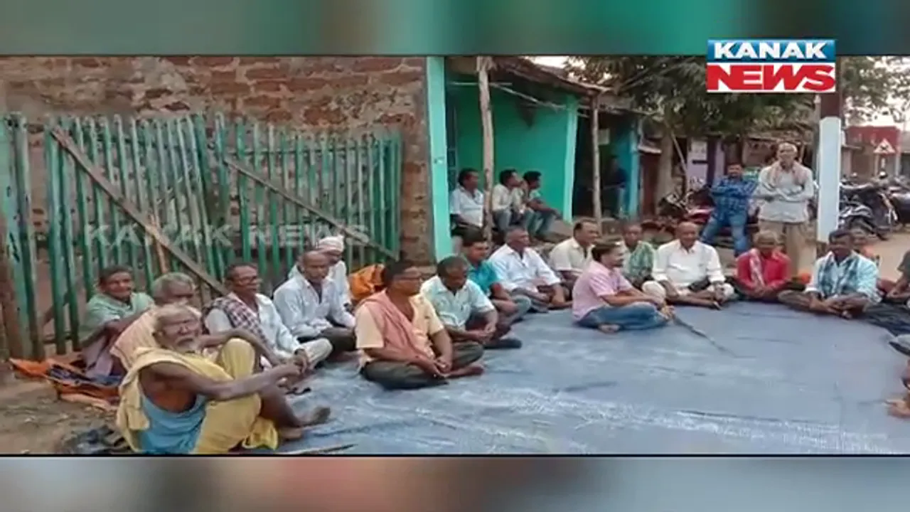  ବନବିଭାଗ ଅଫିସ ଓ ଡ଼ାକବଙ୍ଗଳା ମୁଖ୍ୟ ରାସ୍ତାରେ ତାରବାଡ଼ କରି ତାଲା ମାରିଲେ ସ୍ଥାନୀୟ ବ୍ୟକ୍ତି । ଥାନାର ଦ୍ୱାରସ୍ଥ ହେଲା ବନ ବିଭାଗ ।
