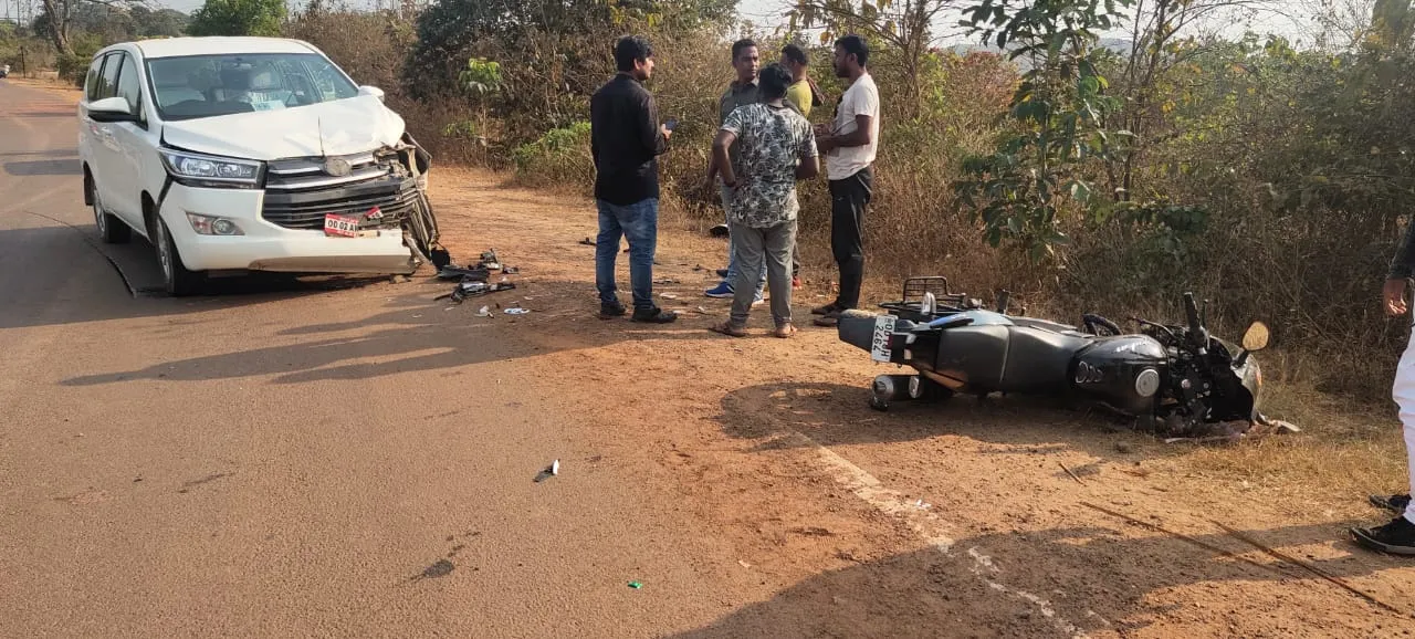  ବୟନ ଶିଳ୍ପ ମନ୍ତ୍ରୀ ପଦ୍ମିନୀ ଦିଆନଙ୍କ ଗାଡି ଦୁର୍ଘଟଣାଗ୍ରସ୍ଥ । ଇନୋଭା କାରକୁ ଧକ୍କା ଦେଲା ବାଇକ୍ । ଡ୍ରାଇଭର ଆହତ, ମନ୍ତ୍ରୀ ସୁରକ୍ଷିତ