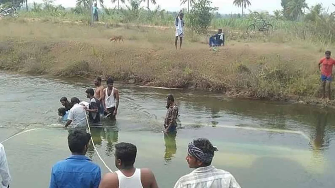  ମଧ୍ୟପ୍ରଦେଶରେ ମର୍ମନ୍ତୁଦ ସଡକ ଦୁର୍ଘଟଣା । ନାଳକୁ ଖସିଲା ବସ୍ । ୩୮  ଶବ ଉଦ୍ଧାର । ମୃତକଙ୍କ ପରିବାରକୁ ୫ ଲକ୍ଷର ସହାୟତା