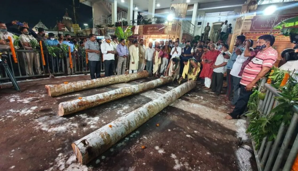 ଶ୍ରୀକ୍ଷେତ୍ରରେ ମହାପ୍ରଭୁଙ୍କ ରଥ କାଠ ଅନୁକୂଳ । ୩ଖଣ୍ଡ ୧୨ ଫୁଟିଆ ଧଉରା କାଠ ଅନୁକୂଳ କଲେ ରାଜପୁରୋହିତ । 