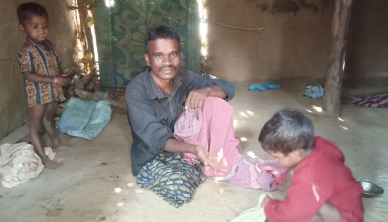  ଗୋଟିଏ ଜୀବନ ବଞ୍ଚାଇବାକୁ ବାଜିରେ ଲାଗିଛି ଆଉ ଏକ ଜୀବନ : ସ୍ୱାମୀଙ୍କୁ ବଞ୍ଚାଇବାକୁ ୫ ମାସର ପୁଅକୁ ବନ୍ଧା ପକାଇଲା ମା’