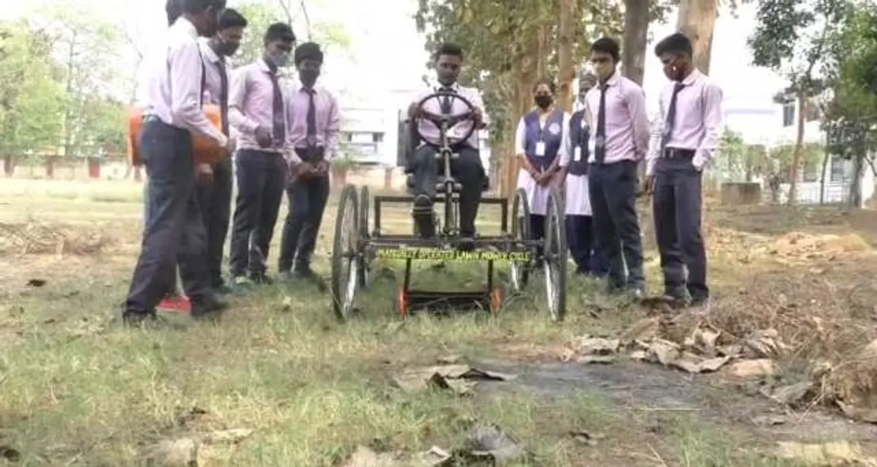  ପଲିଟେକନିକ୍ ଛାତ୍ରଛାତ୍ରୀଙ୍କ ନୂଆ ଉଦଭାବନ । ତିଆରି କଲେ ବିନା ଇନ୍ଧନ ଚାଳିତ ଘାସ କଟା ମେସିନ୍ । ପେଡେଲ ମାରିଲେ କାଟିବ ଘାସ...