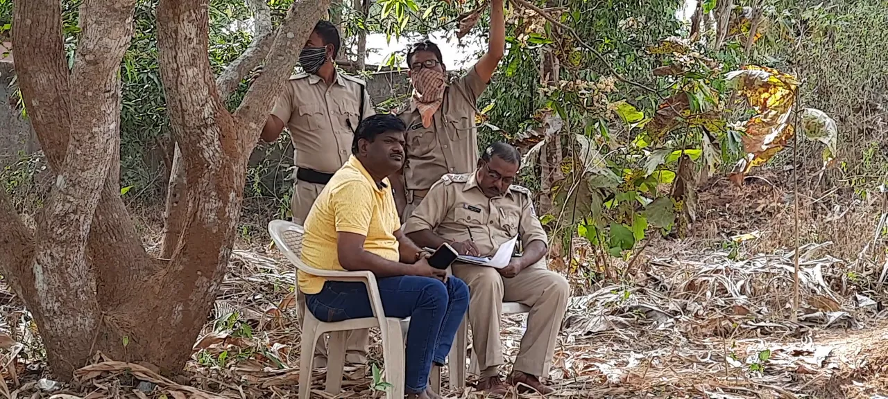  ଜଗନ୍ନାଥପ୍ରସାଦ ଅଞ୍ଚଳର ଏକ ପରିତ୍ୟକ୍ତ କୂଅରୁ ମିଳିଲା ମୃତଦେହ : ଭୋଜି ଖାଇବାକୁ ଡାକି ହତ୍ୟା କରାଯାଇଥିବା ପରିବାର ପକ୍ଷରୁ ଅଭିଯୋଗ 