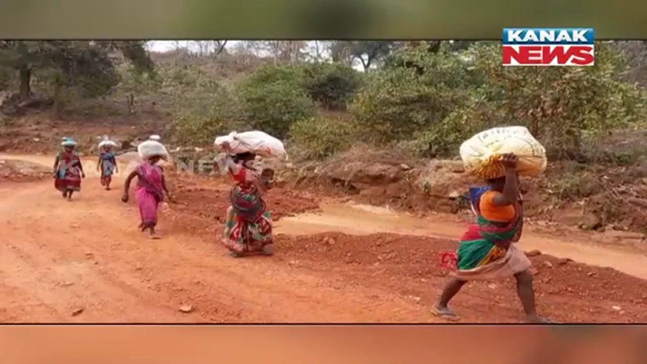  ସୀମାନ୍ତ ଅଞ୍ଚଳର ଲୋକେ ଏବେ ଆନ୍ଧ୍ର ମୁହାଁ। ଗାଁ’ରେ ମୌଳିକ ସୁବିଧା ନଥିବାରୁ ଆନ୍ଧ୍ରକୁ ପସନ୍ଦ କରୁଛନ୍ତି ଲୋକ।