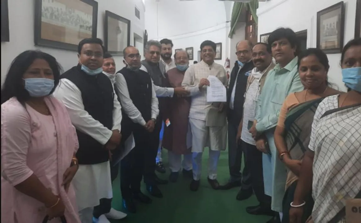  କେନ୍ଦ୍ର ଖାଦ୍ୟ ଯୋଗାଣ ମନ୍ତ୍ରୀ ପିୟୁଷ ଗୋଏଲଙ୍କୁ ଭେଟିଲେ ବିଜେଡି ସାଂସଦ । ଧାନ ସଂଗ୍ରହ ଓ ବକେୟା ସବସିଡି ପ୍ରଦାନ ନେଇ ରଖିଲେ ଦାବି ।