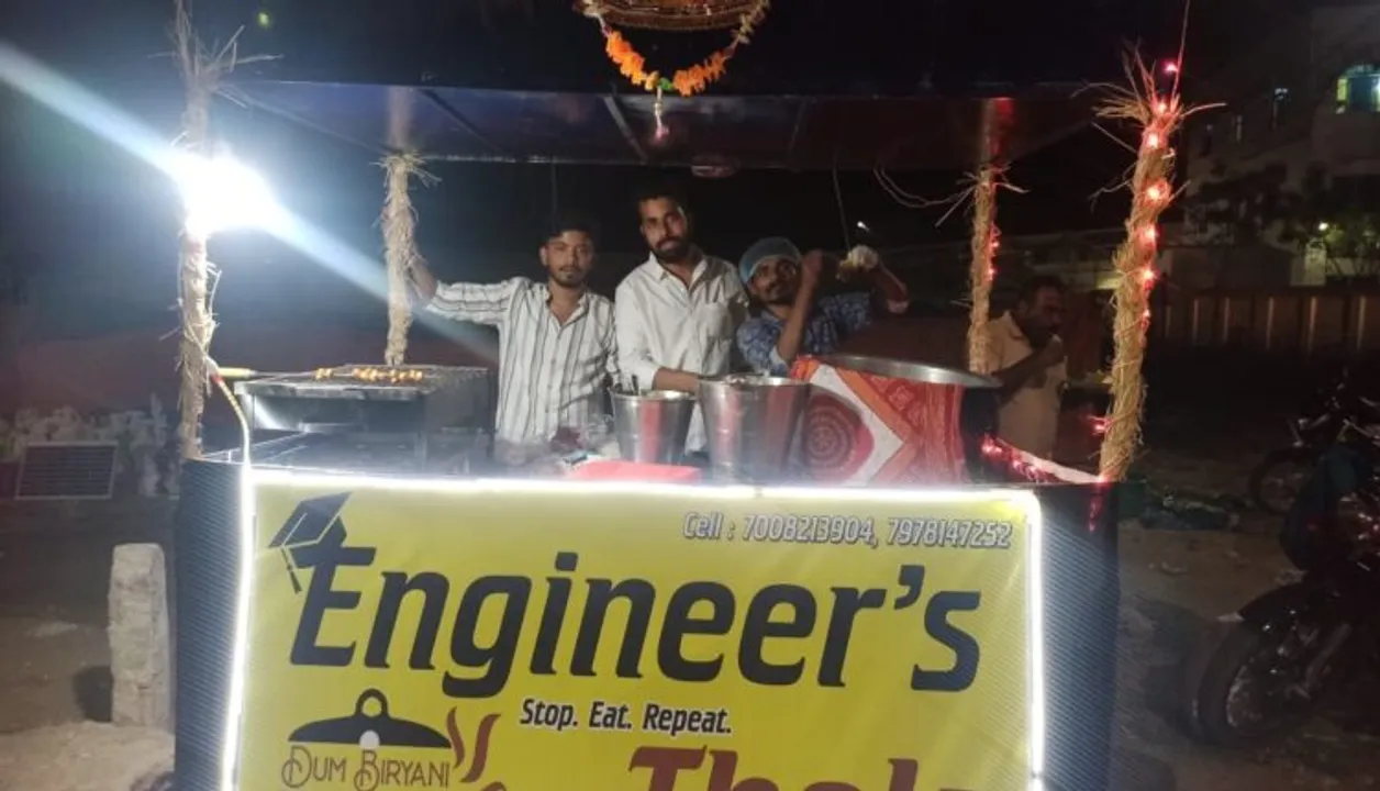  ଚର୍ଚ୍ଚାରେ ମାଲକାନଗିରିର ଇଞ୍ଜିନିୟରସ୍ ଠେଲା । ଦୁଇ ଇଞ୍ଜିନିୟର ବନ୍ଧୁ ଖୋଲିଛନ୍ତି ଷ୍ଟଲ, ସନ୍ଧ୍ୟା ହେଲେ ଜମୁଛି ଭିଡ ।