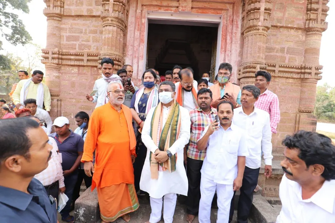  ପୋଲସରାର ମାରଦା ଜଗନ୍ନାଥ ମନ୍ଦିରରେ ମହାପ୍ରଭୁଙ୍କୁ ଦର୍ଶନ କଲେ କେନ୍ଦ୍ରମନ୍ତ୍ରୀ ଧର୍ମେନ୍ଦ୍ର ପ୍ରଧାନ ।