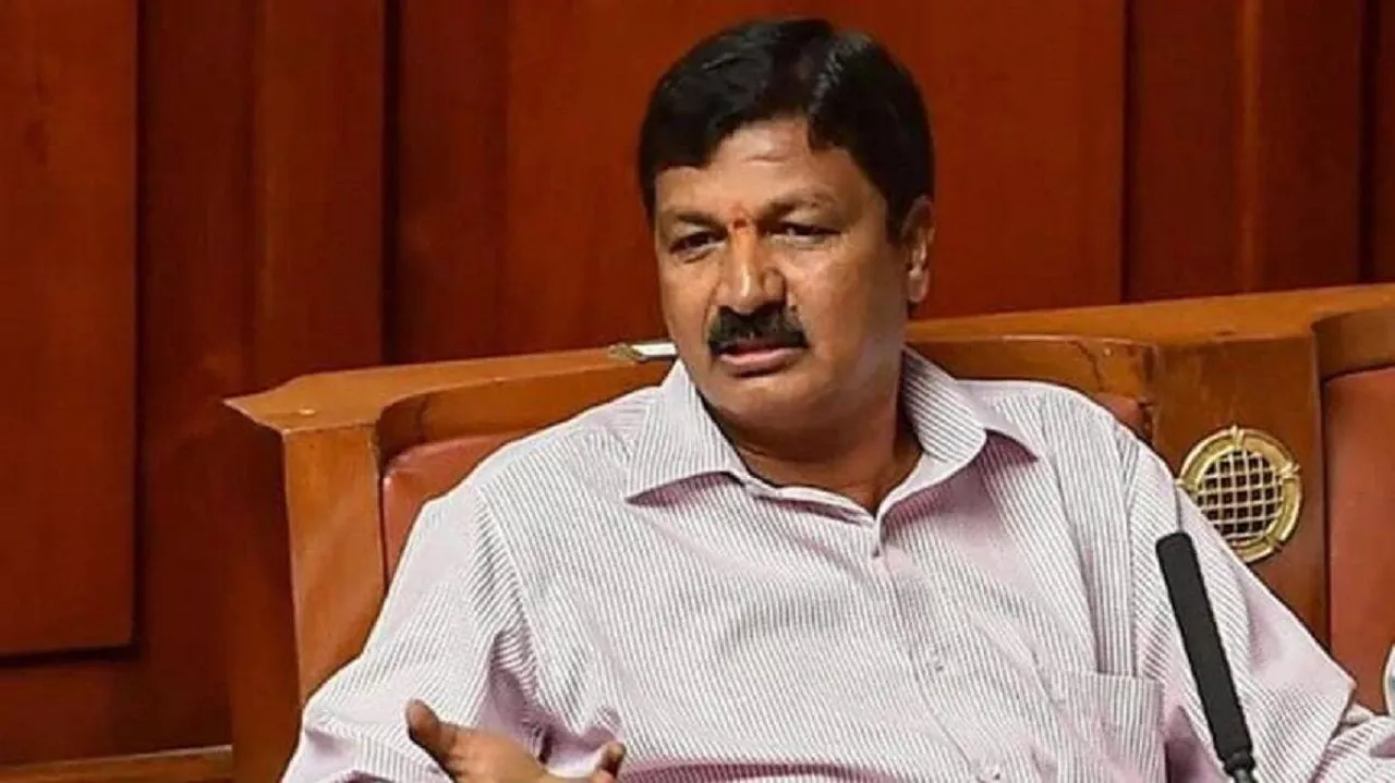  ବିଜେପି ପାଇଁ ସଙ୍କଟ ବଢାଉଛି ସେକ୍ସ ସ୍କାଣ୍ଡାଲ ଭିଡ଼ିଓ ।  କର୍ଣ୍ଣାଟକ ମନ୍ତ୍ରୀ କହିଲେ ମିଛ ଭିଡ଼ିଓ,  କେନ୍ଦ୍ରମନ୍ତ୍ରୀ କହିଲେ ପ୍ରମାଣିତ ହେଲେ ନିଆଯିବ କଡା କାର୍ଯ୍ୟାନୁଷ୍ଠାନ । 