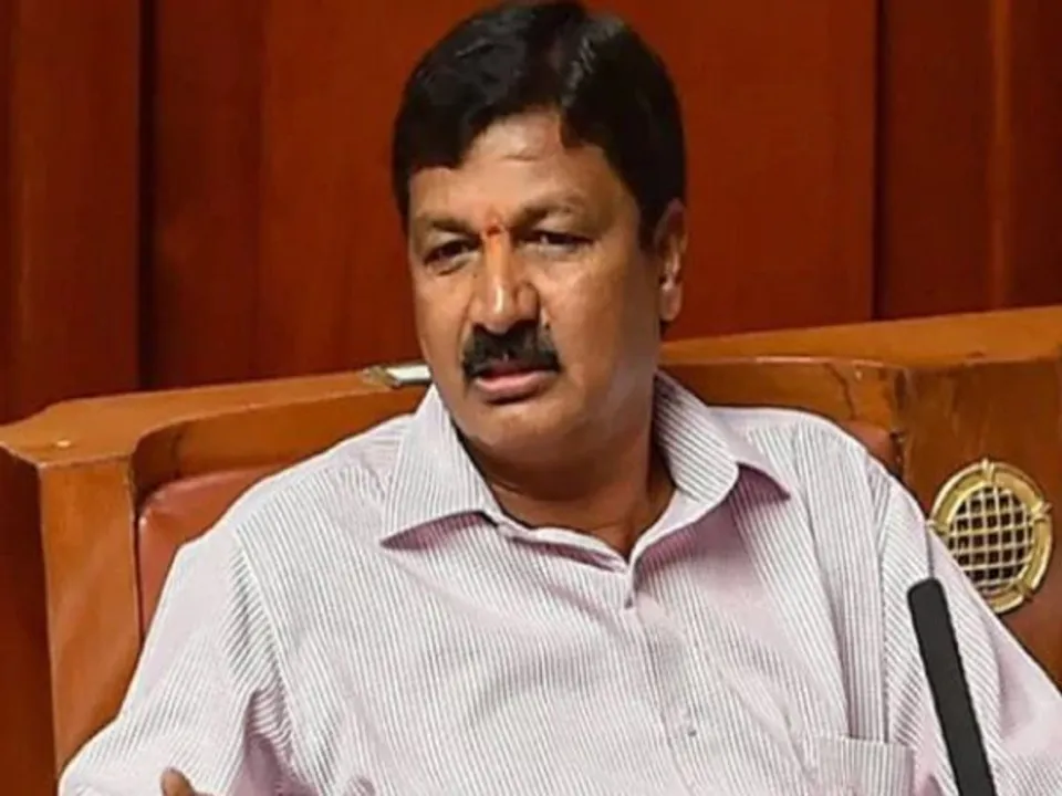  ସେକ୍ସ ସିଡି କାଣ୍ଡକୁ ନେଇ ବିବାଦରେ କର୍ଣ୍ଣାଟକ ମନ୍ତ୍ରୀ ରମେଶ ଜାରକୋହଲି : ବିବାଦ ପରେ ଜଳସମ୍ପଦ ମନ୍ତ୍ରୀ ପଦରୁ ଦେଲେ ଇସ୍ତଫା 