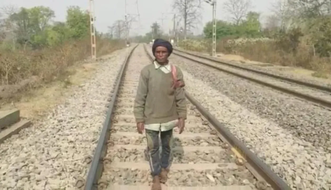  ଜଣେ ଶ୍ରମିକଙ୍କ କରୁଣ କାହାଣୀ... ଦିଲ୍ଲୀ ନେଇ ଫେରାର ହୋଇଗଲା ଦଲାଲ, ୫ମାସ ଚାଲିବା ପରେ ଘରେ ପହଞ୍ଚିଲେ ପାହାଡିୟା