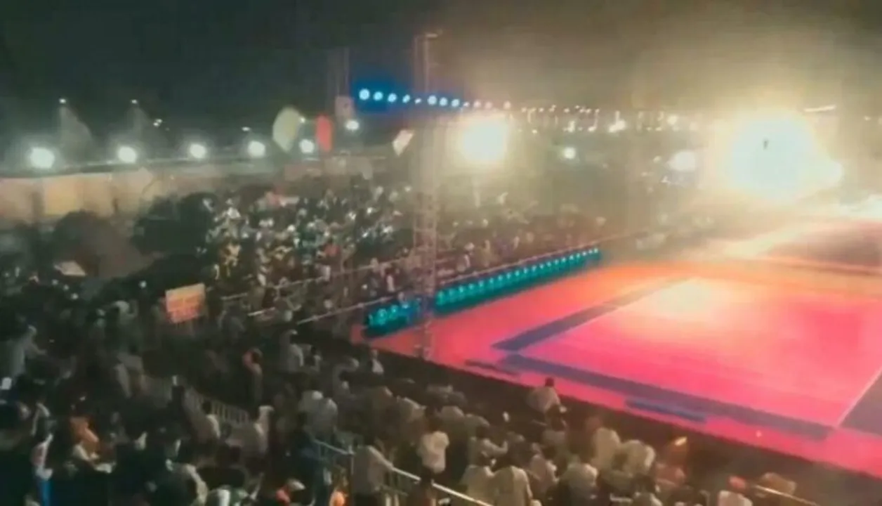  ତେଲେଙ୍ଗାନାରେ ବଡ ଦୁର୍ଘଟଣା । କବାଡି ଚାମ୍ପିୟନସିପରେ ଲୋକଙ୍କ ଉପରେ ଭାଙ୍ଗି ପଡିଲା ଗ୍ୟାଲେରୀ । ଶତାଧିକ ଆହତ ସୂଚନା